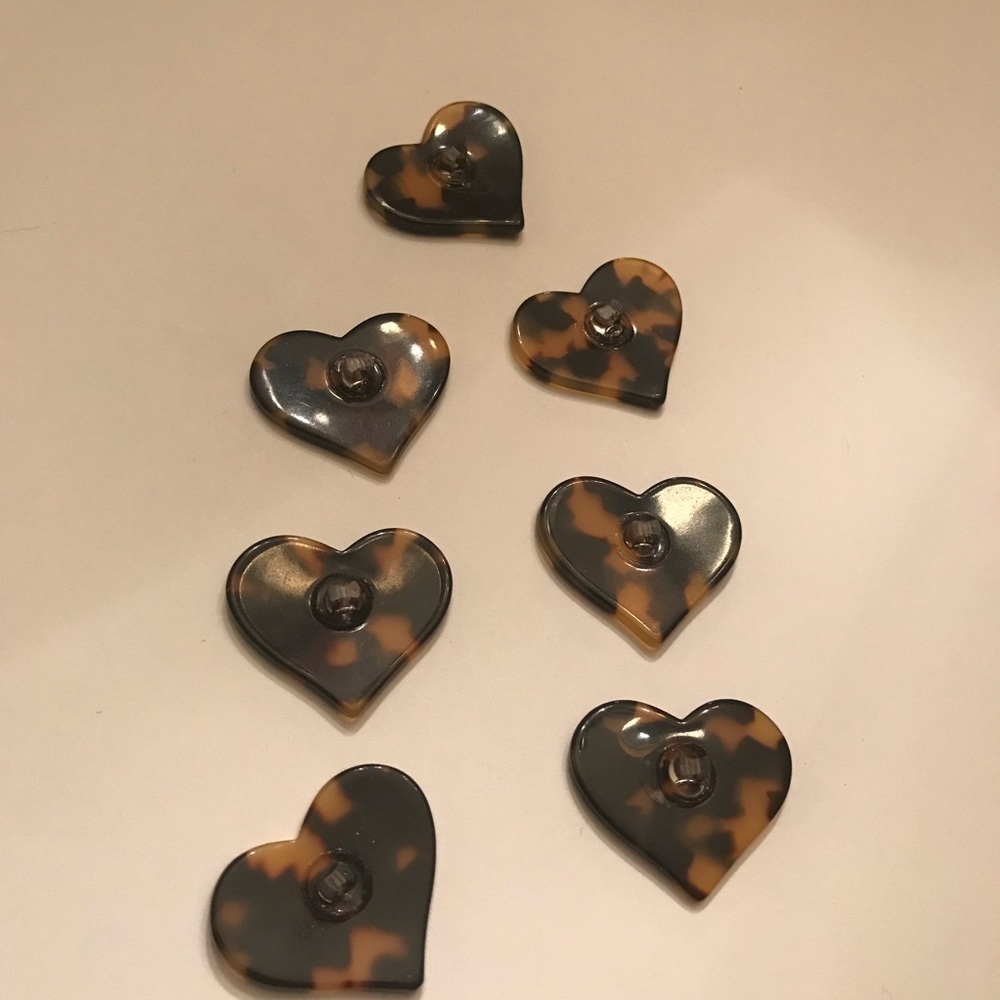 7 Tortoise Shell Colored Heart Buttons - image 4